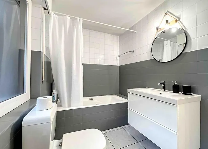 Primeroses I 43m2 I Balcony I Near The Centre 9 Min Daire